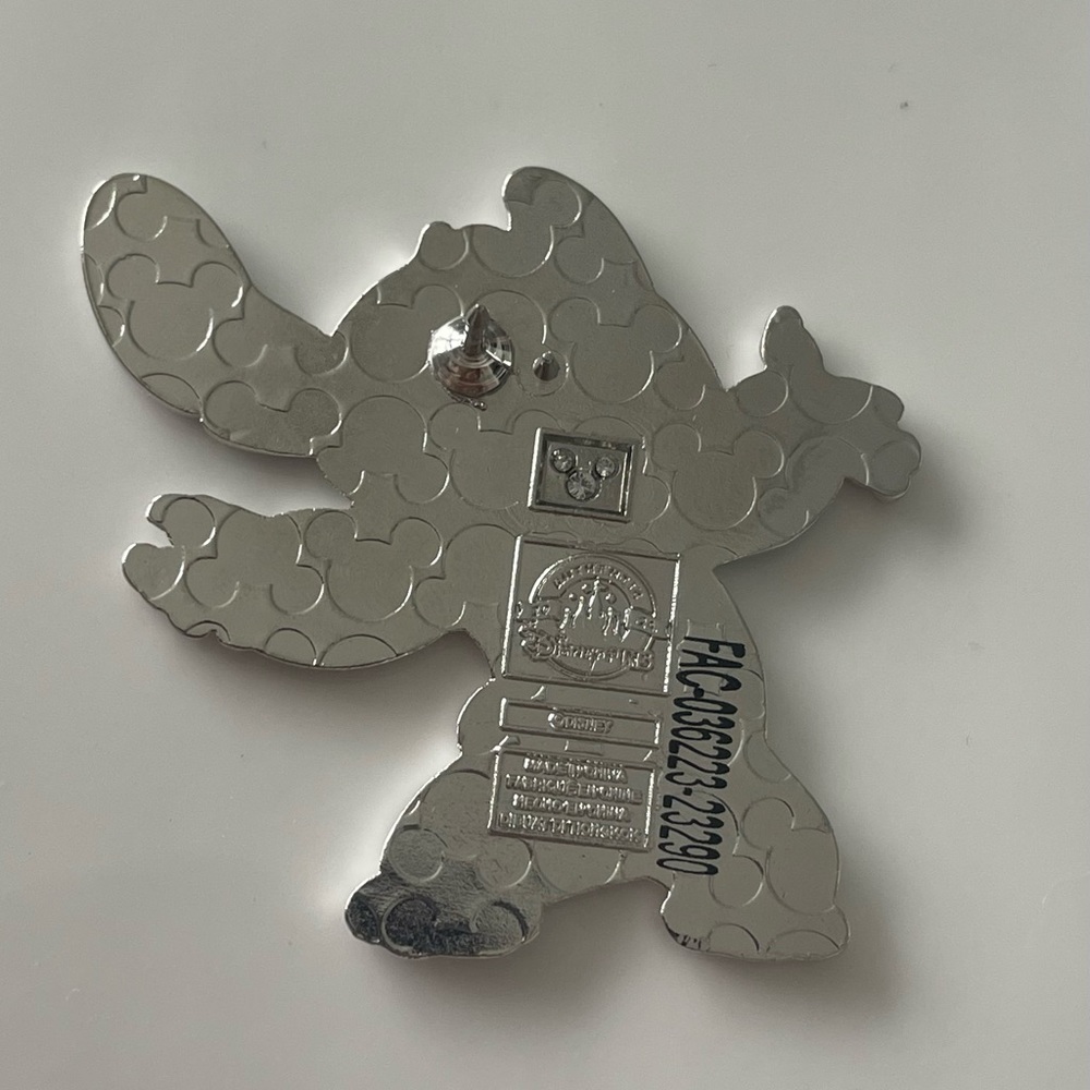 Disney Stitch Happy Pin - NEW - Picture 4 of 4